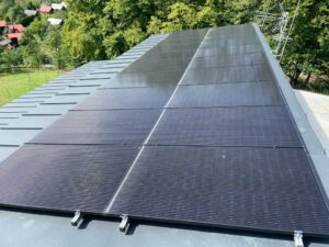 Celočerné solární panely